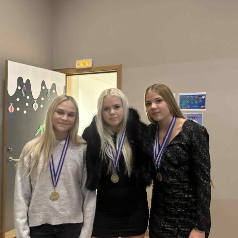 Hreystibraut stúlkur: Hanna María 2. sæti, Ásdís Ýr 1. sæti og Mundína Ósk 3. sæti