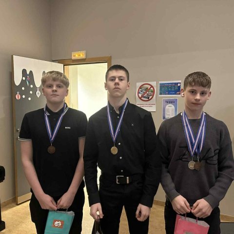 Upphýfingar og dýfur: Mikael Ingi 3. sæti, Óðinn Arnar 1. sæti og Úlfur 2. sæti