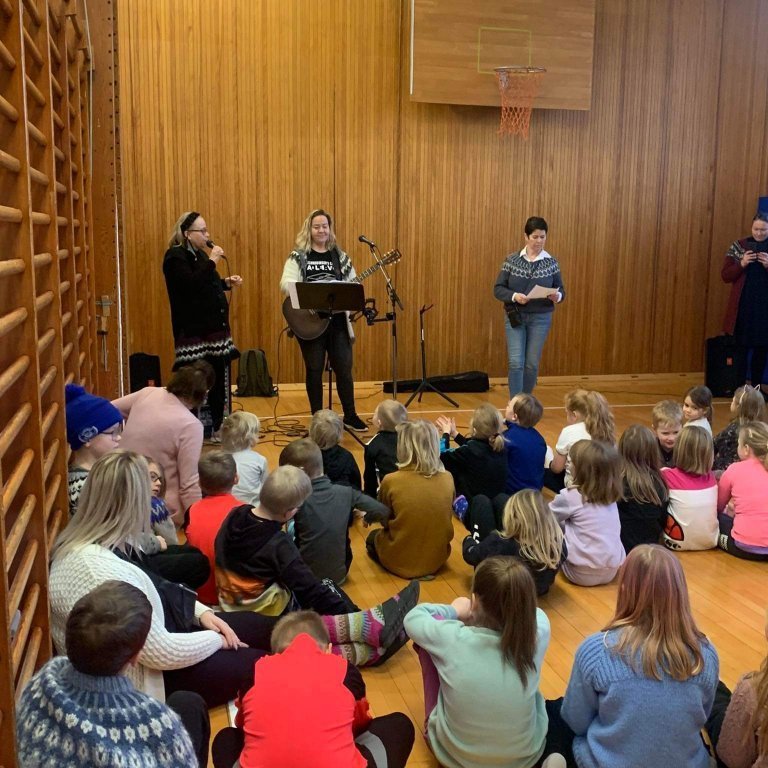 received_1344398549354184