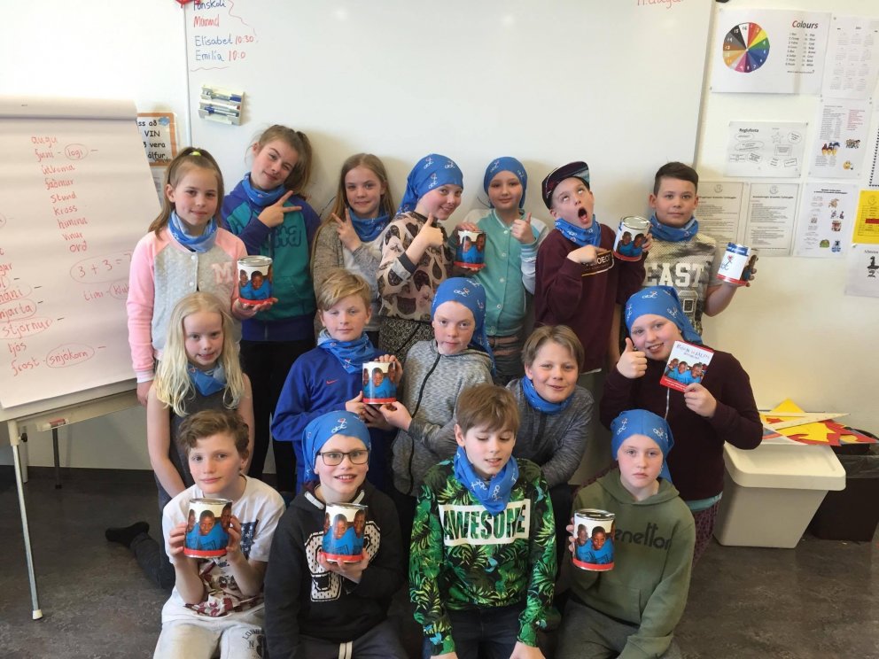 Börn hjálpa börnum