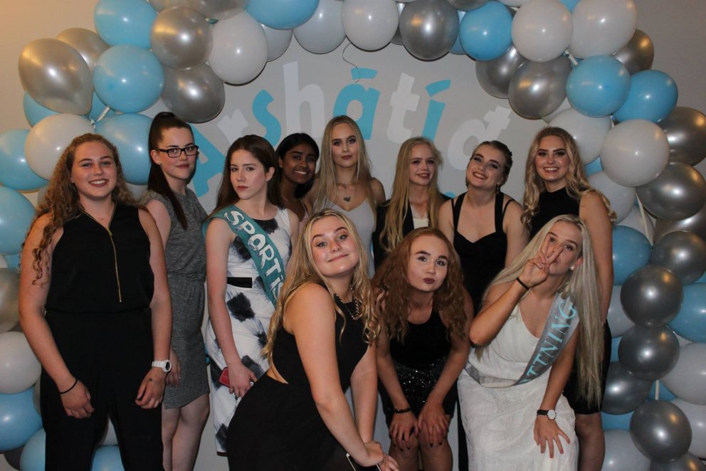 Árshátíð eldri deildar og skólaferðalag 10. bekkjar