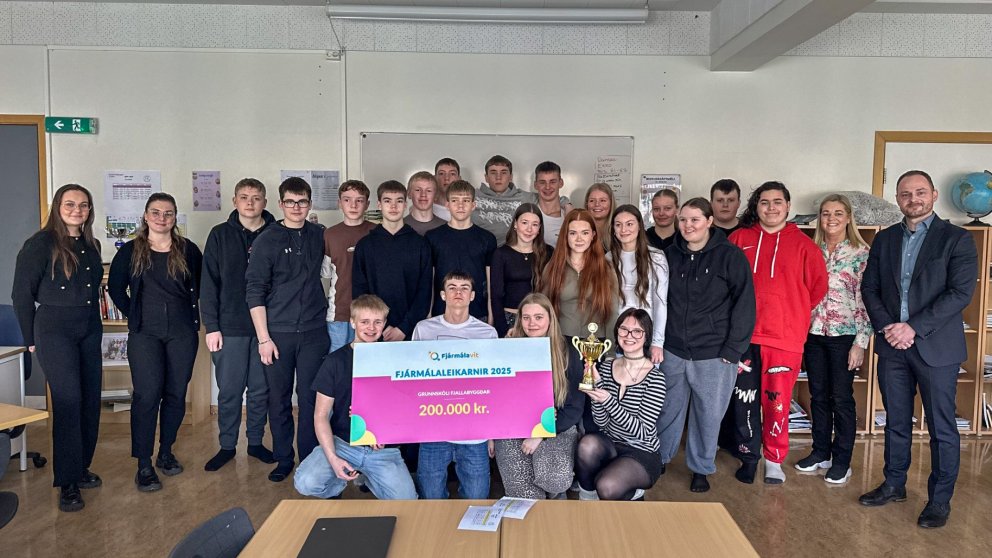 Nemendur í 10. bekk, Sigurlaug Ragna stærðfræðikennari, Tinna, María Petra og Ingi Steinar.