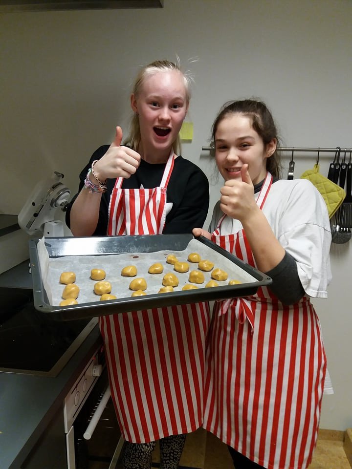 Undirbúningur jóla í skólaeldhúsinu við Tjarnarstíg