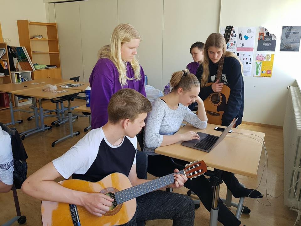 Lifandi tónlist og myndbandagerð