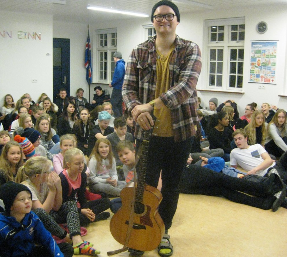 Þau yngri kenndu þeim eldri ...