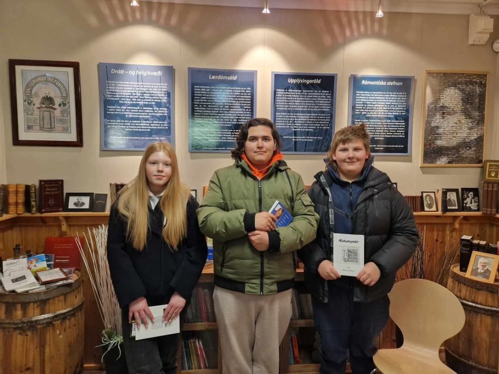 Verðlaunahafarnir Sóley, Þorsteinn og Hersteinn. Á myndina vantar Silju Rún.
