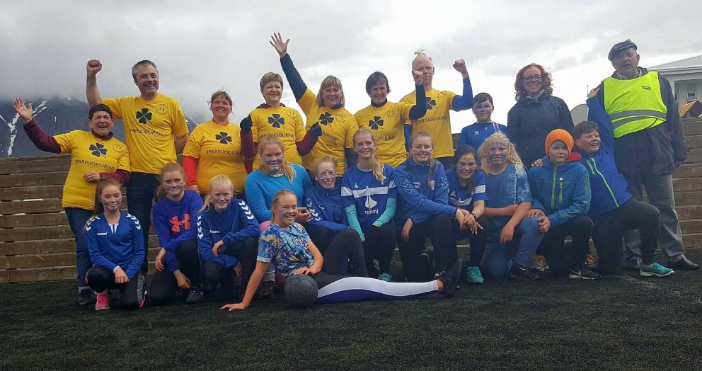 Æsispennandi fótboltaleik milli 7. bekkjar og kennara lokið