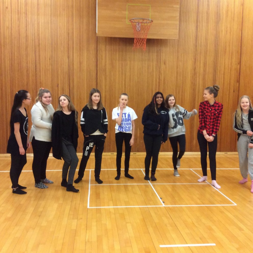 Nemendaráð skipuleggur leiki í frímínútum á unglingastiginu.