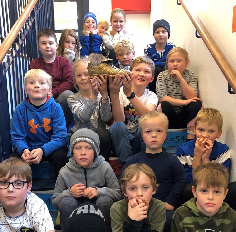 Göngum í skólann. Gullskórinn afhendur!