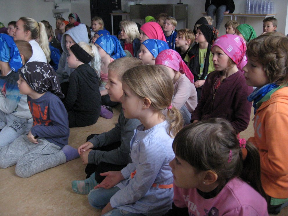 Fyrsta söngstundin hjá 1.-5. bekk