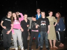 Hluti leikhópsins að lokinni sýningu í gær