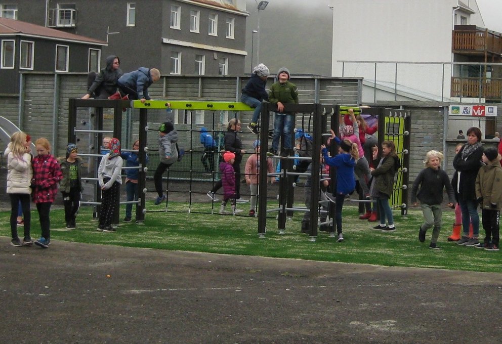 Nýtt leiktæki á skólabalann.