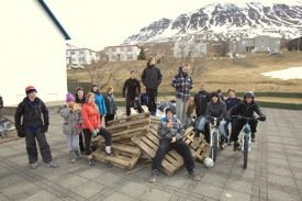 Hér má sjá bláa hópinn í Ólafsfirði með afrakstur sinn