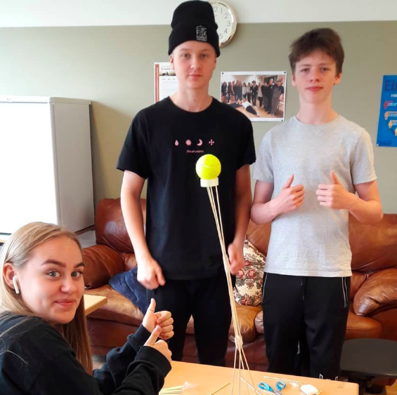 Hópverkefni í eðlisfræði hjá 10.bekk