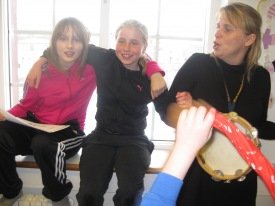 Fjör í söngstund sl. vor