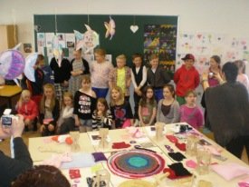 3.og 4. bekkur á Siglufirði söng tvö lög fyrir gesti