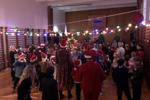 Litlu jólin -  Nemendur og starfsfólk skemmtu sér vel