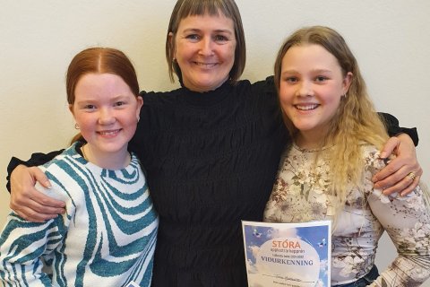 Sigurlaug Sturludóttir, Sigurlaug Guðjónsdóttir umsjónarkennari og Tinna Hjaltadóttir