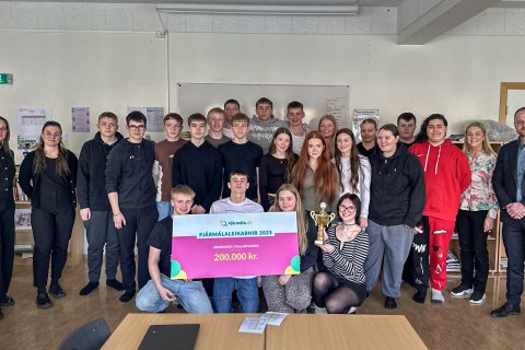 Nemendur í 10. bekk, Sigurlaug Ragna stærðfræðikennari, Tinna, María Petra og Ingi Steinar.