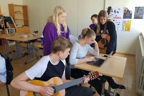 Lifandi tónlist og myndbandagerð