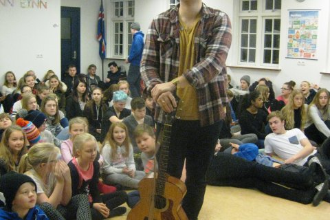 Þau yngri kenndu þeim eldri ...