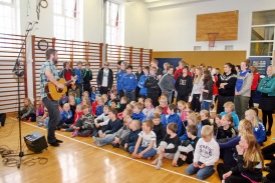 Halldór stjórnar þessum fína kór við Norðurgötu