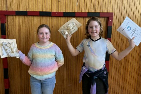 Sigurvegararnir Sara Sól Ragnarsdóttir og Rósant Mikael Moritz Ástuson