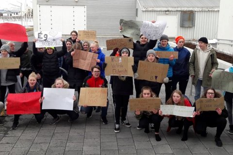 Unglingar mótmæla aðgerðarleysi stjórnvalda í loftlagsmálum