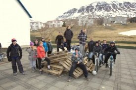 Hér má sjá bláa hópinn í Ólafsfirði með afrakstur sinn