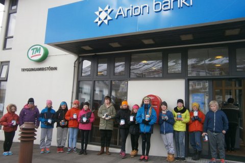 Börn hjálpa börnum