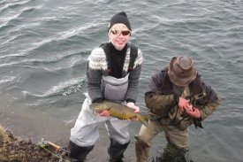 Örn með vænan urriða